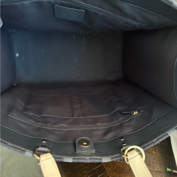 Coach - Picture 4 of 5